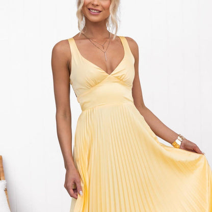 Rozemarijn™ | Yellow Pleated V-Neck Maxi Dress