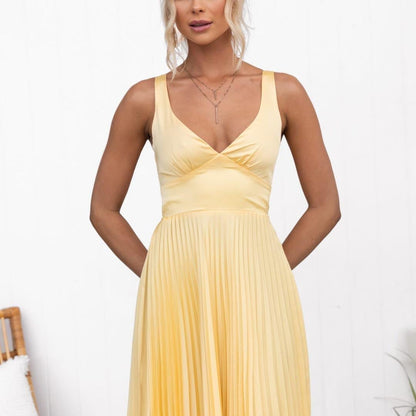 Rozemarijn™ | Yellow Pleated V-Neck Maxi Dress